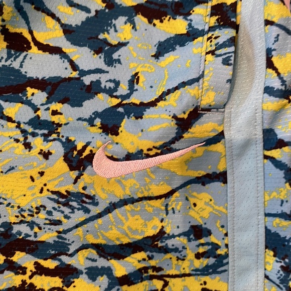 Nike Boys Dri-Fit super Cute Shorts - Size Large - Picture 2 of 4